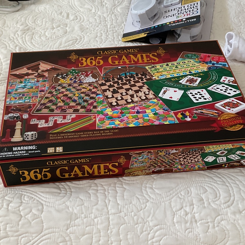 Classic 365 Games Set - Red and Gold